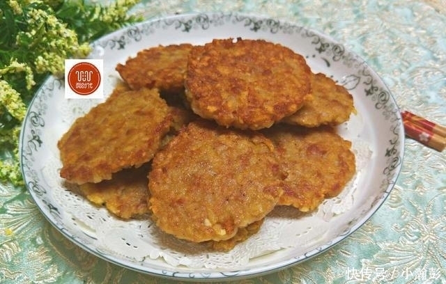 给孩子做一道简易小吃,焦香软糯,十分钟就出锅,儿子一连吃6个