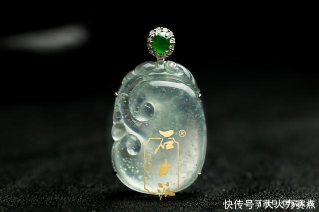 年轻人,适合戴什么样的翡翠呢