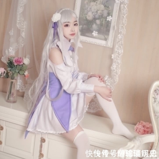 初中生cos|初中生COS艾米莉亚,却被“女神袜”抢镜,网友:不愧是女主!