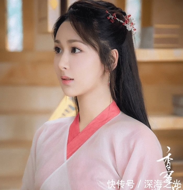 归国四子|黄子韬要比杨紫小一岁,可2012年的转折,让人误解黄子韬年龄更大