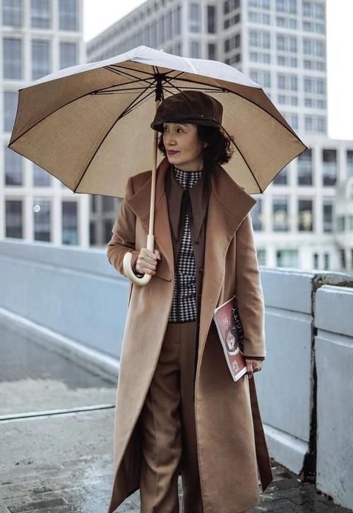 女人48岁以后,最好别穿这5种颜色,邋遢掉档次不说,还显老