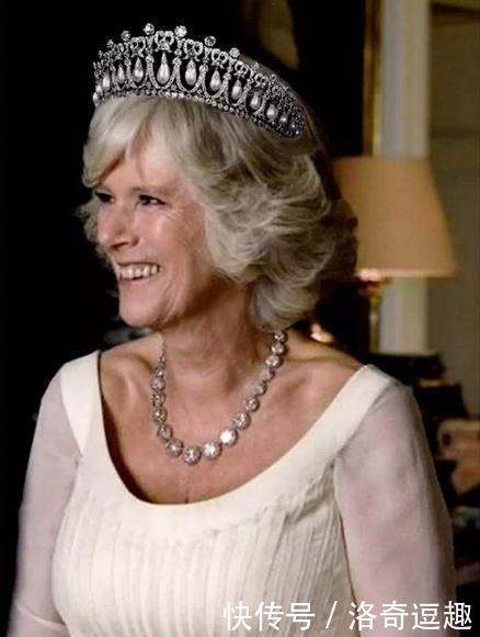 戴安娜离婚珠宝归己有,唯有一件女王坚持要回,20年后凯特才戴上