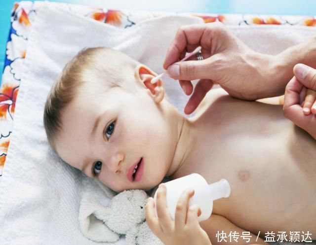 孙子|孙子吵吵耳朵疼,奶奶扒开孩子耳朵一看,里面的情形很恐怖