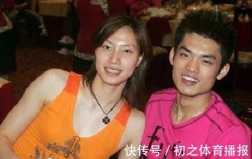 體育隊(duì)|謝杏芳和兒子旅行，5歲小羽身高好出眾，不見丈夫林丹陪伴