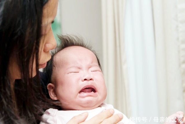 宝宝出生后穿连体衣还是穿分体衣?这件小事有大讲究,要弄清楚