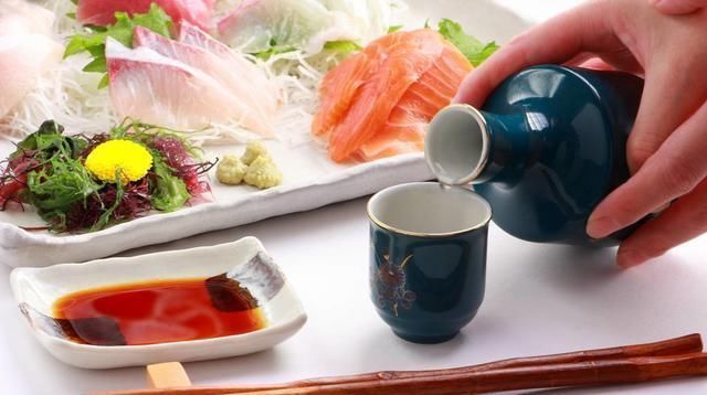 每天喝二两白酒和滴酒不沾的人,谁更易患癌?你错的很离谱