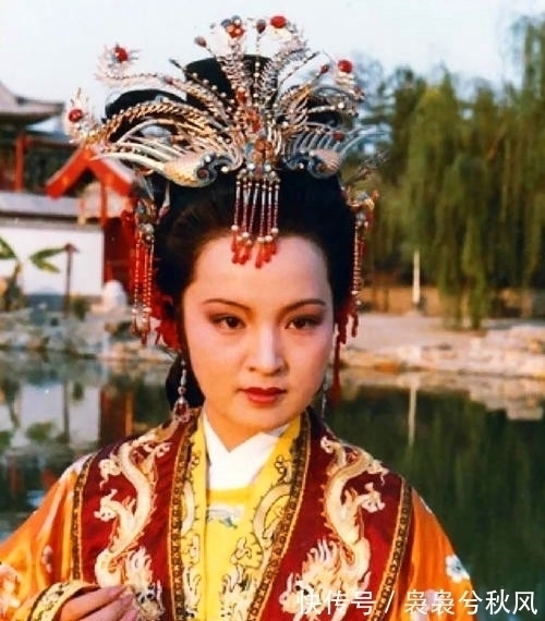 王夫人@薛宝钗光速逃离大观园后,却向王夫人说了这样一番话!