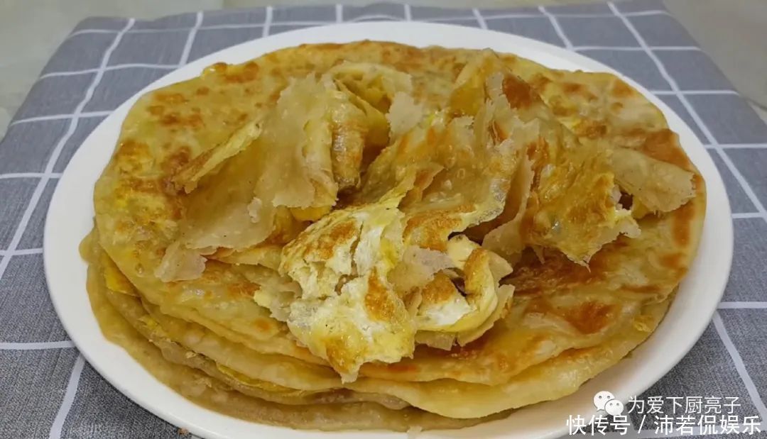 鸡蛋|烙饼这么做太香了,加3个鸡蛋,比手抓饼还香,做一次三天不起早