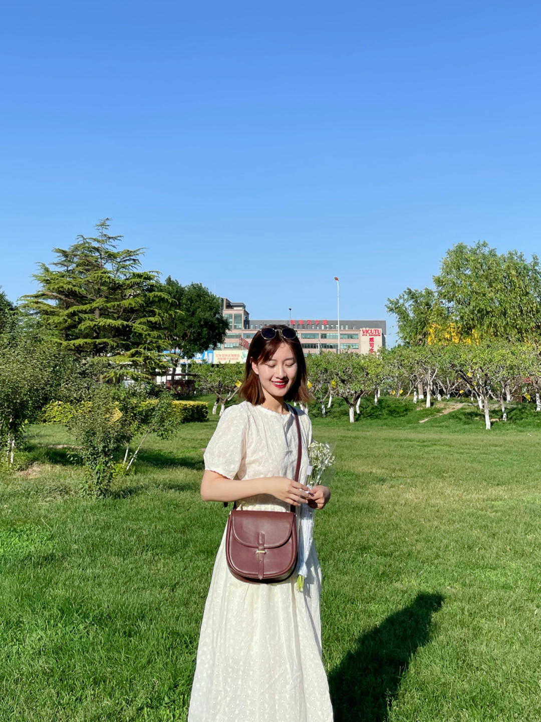 半身裙|粗腿最适合的衣服单品,显瘦还高级,你也可以这样