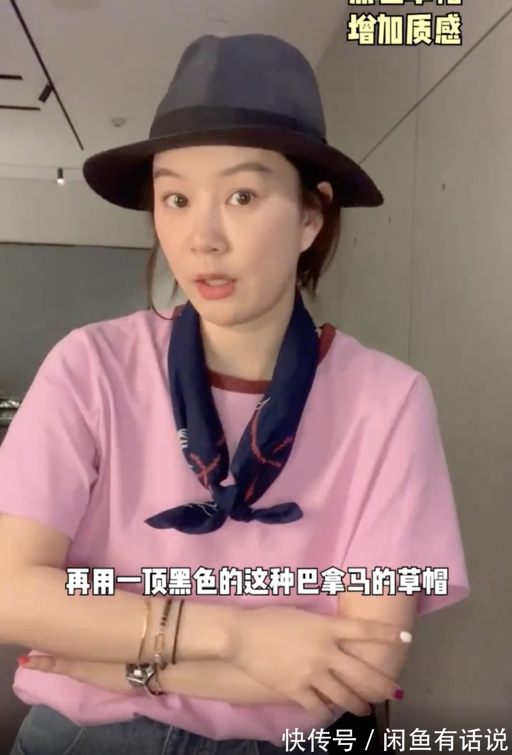 效果|37岁阿姨真会穿,用T恤+牛仔短裤搭出5种不同效果,减龄还很时髦