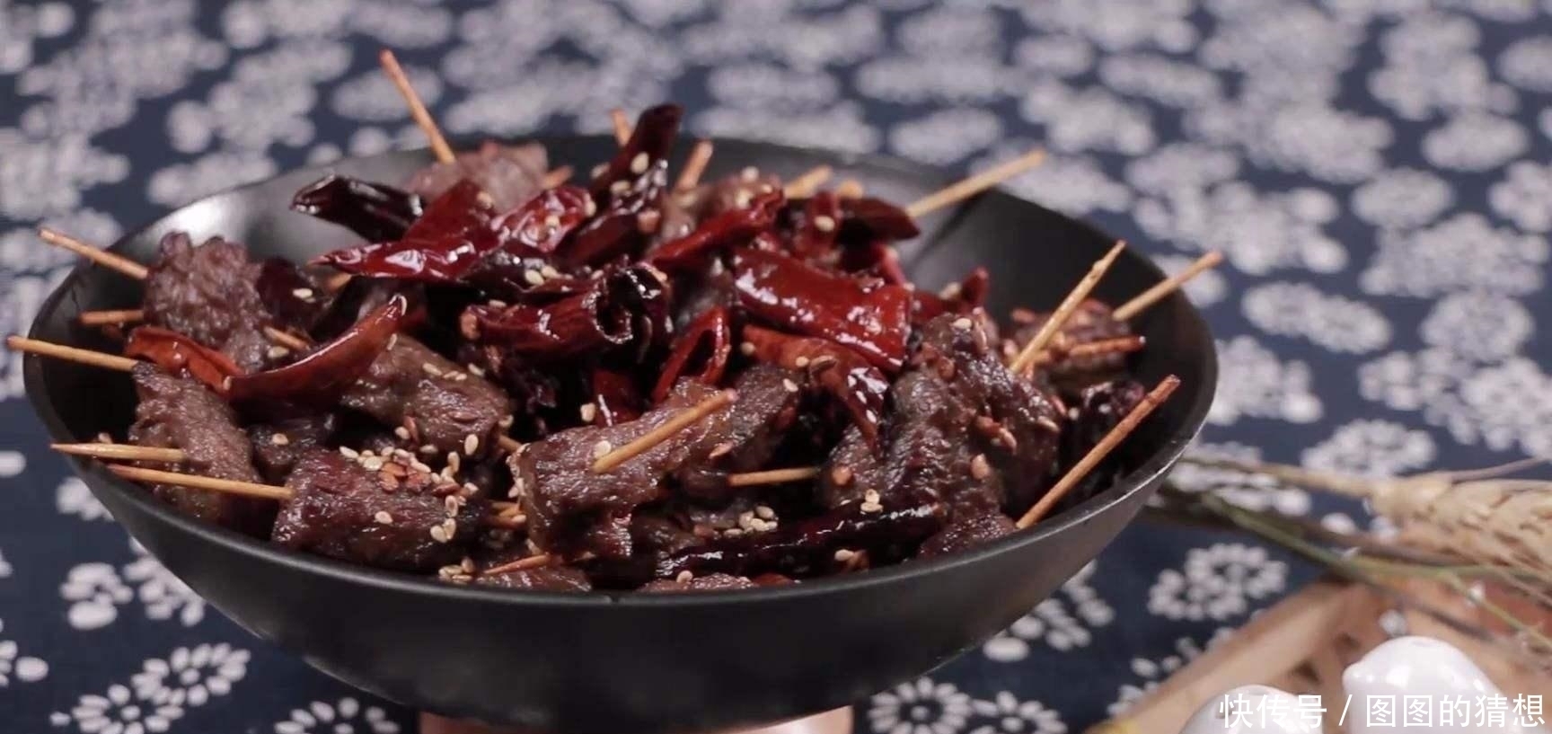 “假牛肉”是怎么做成的?看完原材料后:再也不买便宜牛肉了!