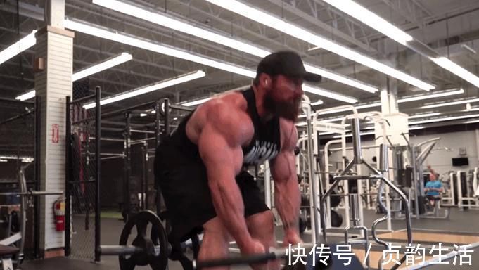 体态|男生健身先练胸肌,不显强壮反倒影响了体态你应该先练这个部位