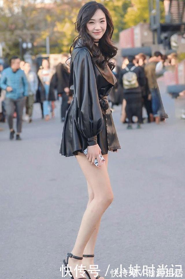 高跟鞋|街拍小姐姐这穿搭有一种“特工”神秘感之余,还意外的精致和性感