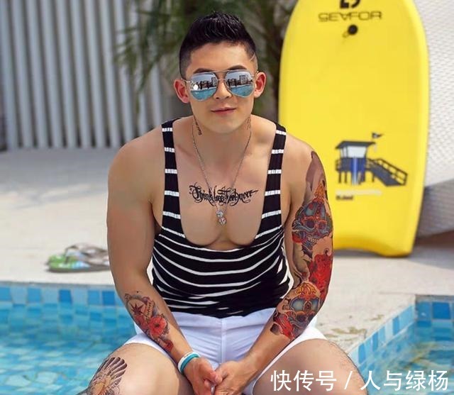 修身|你知道有肌肉的男生穿上修身的背心是什么效果吗今天就带你了解！