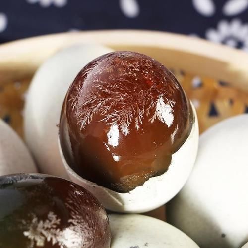  买松花蛋，要挑“黑点多”还是“黑点少”，差距挺大，以后别买错