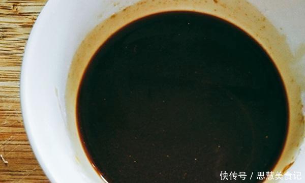 下饭|推荐一道家常韭菜的做法,不用鸡蛋用它炒,鲜嫩下饭,连吃了3天