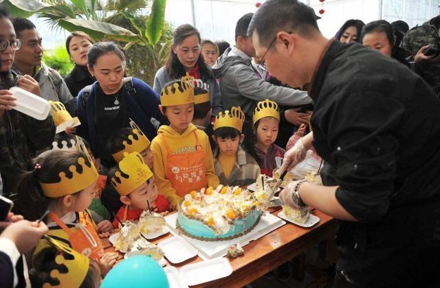 生日蛋糕|“最残忍生日蛋糕”火了,孩子当场崩溃,网友:小小年纪承受太多