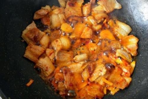 做辣椒炒肉时，辣椒和肉哪个先炒？顺序不能错，教您正确做法