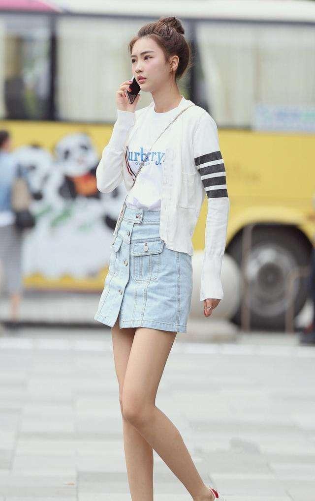 打扮|中学女生打扮过于时尚,被同学笑称,这服装适合去酒吧蹦迪穿吧?