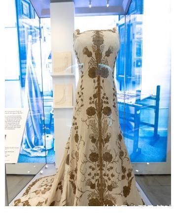 服装|黛妃穿搭为何经典？一次看懂英国皇室穿衣逻辑