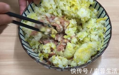 白菜猪肉水饺这样做才好吃，薄皮大馅，不破皮不露馅，做法简单
