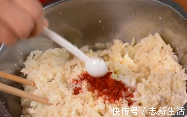 土豆换种新做法,不炒不炸不煮,全程不加一滴水,吃着比肉还香!