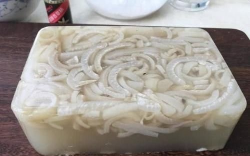 做猪皮冻时,只用猪皮是不行的!多加这“东西”,皮冻好吃不油腻