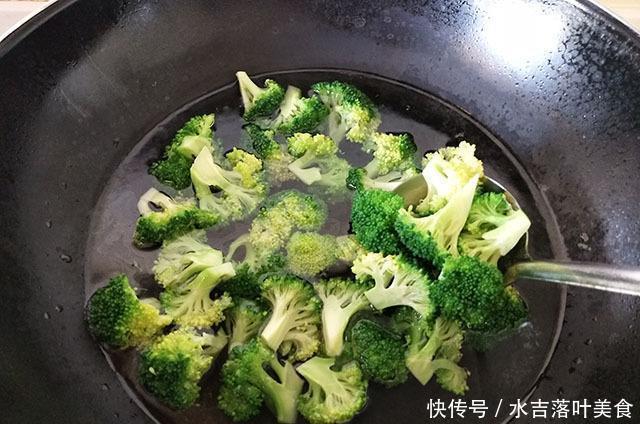 二人|母子二人现做午餐,20分钟做了2菜一汤,好吃又营养,一顿全吃光