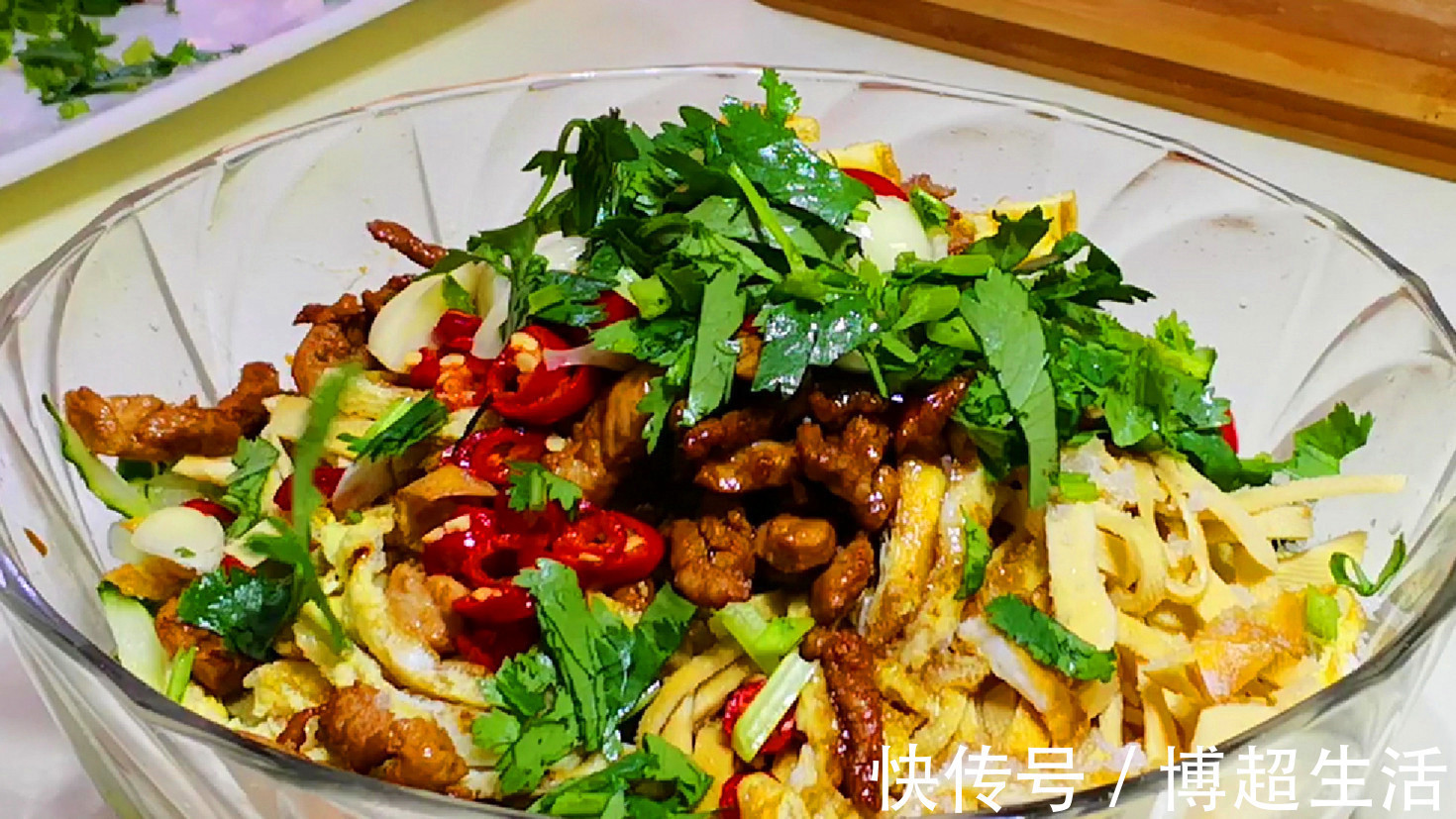 干豆腐|天热，最适合吃凉拌菜，6块钱一盘吃得起，5分钟就上桌，太香了