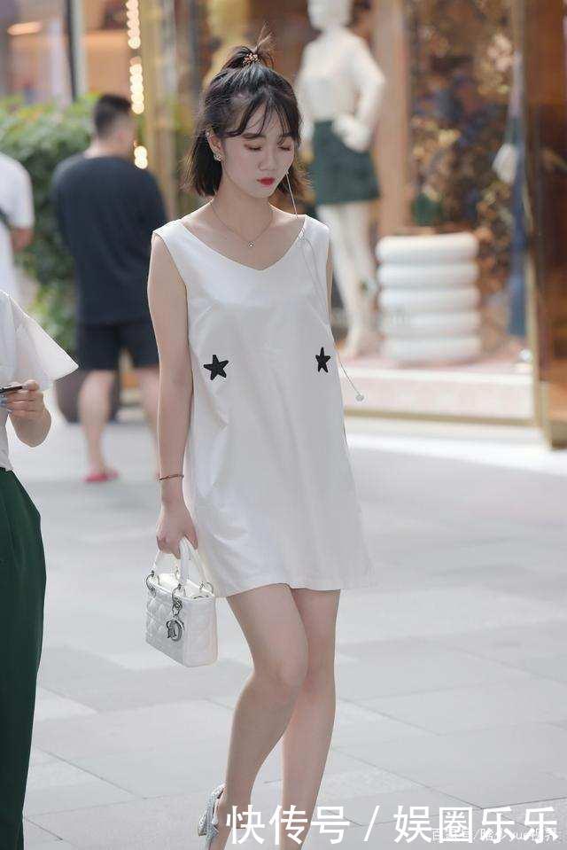 白色|小姐姐穿白色裙子时尚气质清新感十足 即温柔又可爱 休闲感也很强