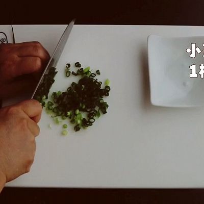 色拉油|牛肉盖浇乌冬面