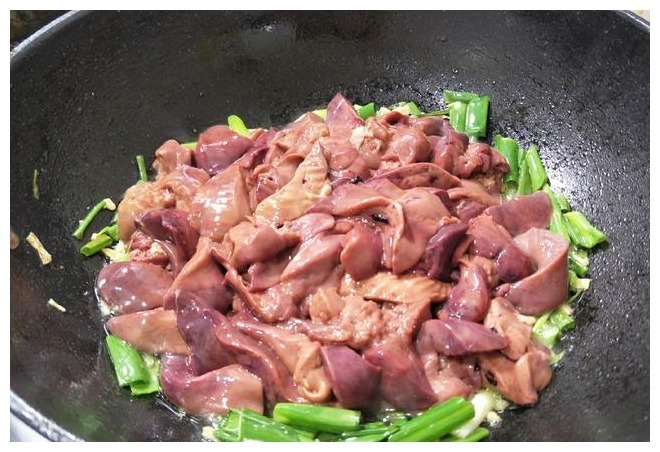 菜场遇见此肉多买点，比牛肉软嫩，比猪肉更香，大人小孩都爱吃