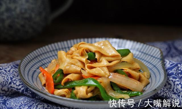 美食推荐干锅莲藕菜花,黑豆冰糖炖腐竹,蚕豆爆牛肉粒的做法