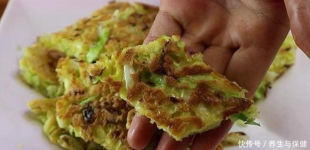 包菜|包菜最近火了,学会这个特色做法,不吃撑都停不下来,太馋人了