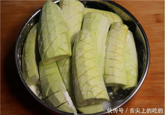 自从知道茄子可以这样做,我家隔三差五吃一次,比吃红烧肉还解馋