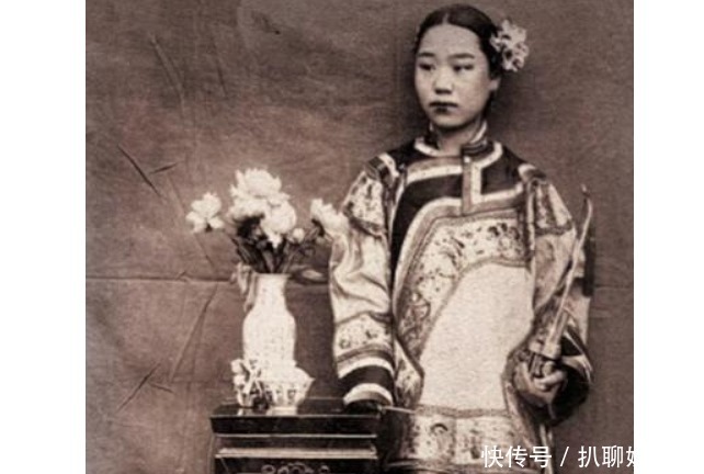 三寸金莲|老照片：清末最后一批“三寸金莲”美女，最后一张颜值担当