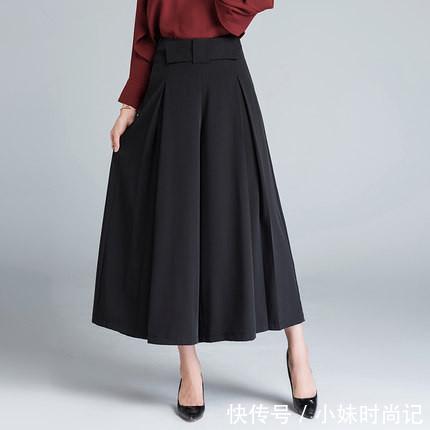喇叭裤 不要穿老套的运动装了,现在潮女都穿这样的时尚女装,超百搭