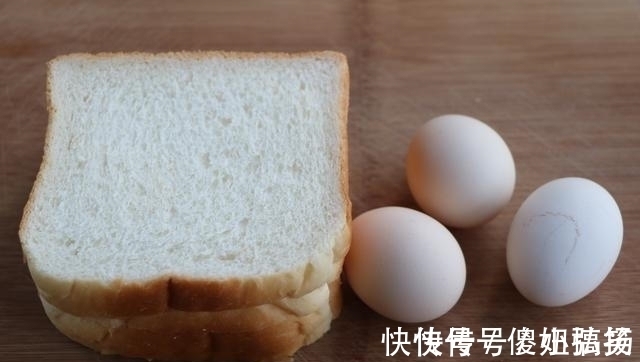吐司片|5分钟快手早餐，营养又好吃，一卷一煎就搞定，孩子隔天就要吃！