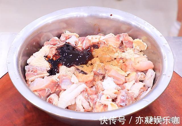技巧|最简单又好吃的焖扒鸡，鸡块直接上锅蒸，学会腌制技巧，鲜嫩滑口