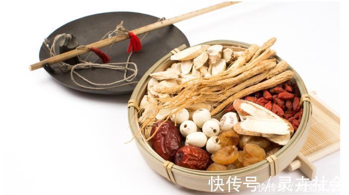 夜交藤|养心阴,治失眠!中医师:简单几味中药,让你一觉睡到天亮