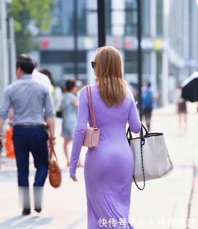 连衣裙 美女紫色温婉连衣裙,穿出一股“秋高气爽”的味道