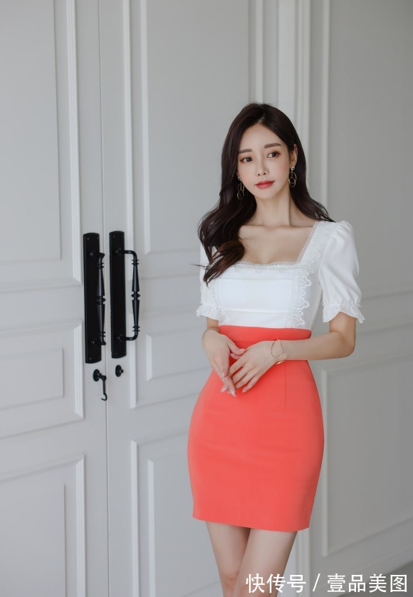 搭配|女神孙允珠时尚搭配:梦夏柑桔花香幽芬扇叶袖衣裙