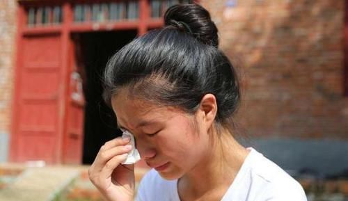 嘴里|8岁女儿深夜发烧,嘴里一直喊“洗衣机坏了”,妈妈打开后泪崩