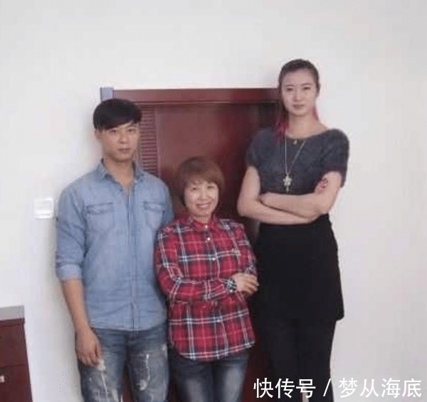 女巨人|2米女巨人嫁1.8米丈夫,上门作客撞门框,未来婆婆:拆了,换大的