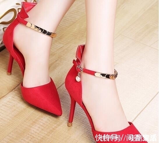 高跟鞋 尖头高跟鞋时尚简洁,穿着魅惑十足,展现出别样的风格