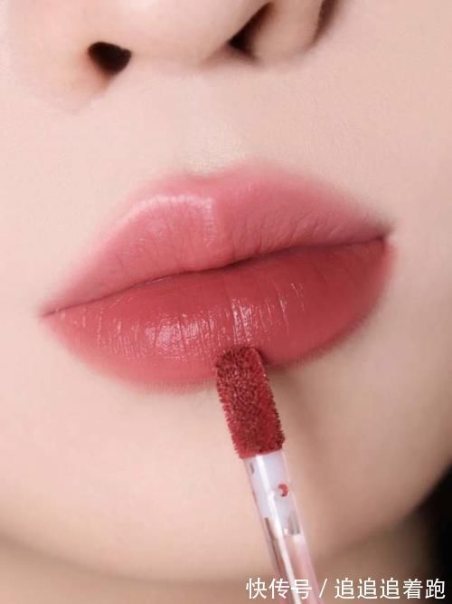 温柔|扔掉老气的土色口红吧!今年“茶色”才是流行,涂上够美一个冬天