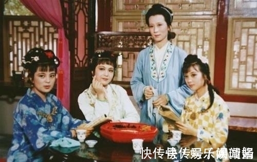 王熙凤#薛宝钗搬离蘅芜苑,探春为何会恶言相加,双手赞同让其赶紧搬走?