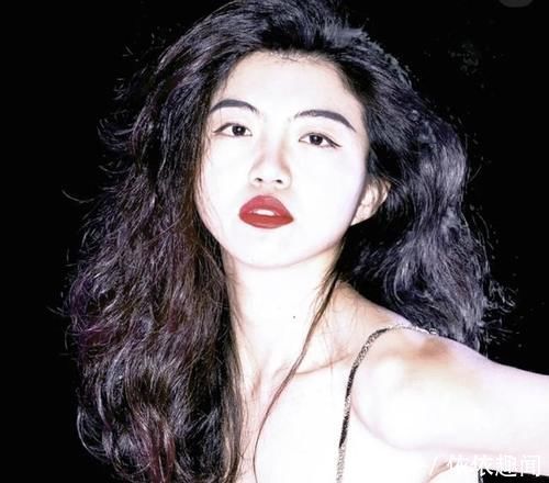 小姐姐|大圆脸“发型避雷”:齐刘海土气显脸大,大波浪让脖子更短