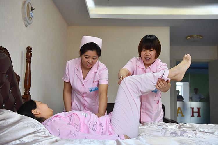 无氧运动|90后“最霸气”产妇火了,顺产完直接下床走回病房,网友佩服