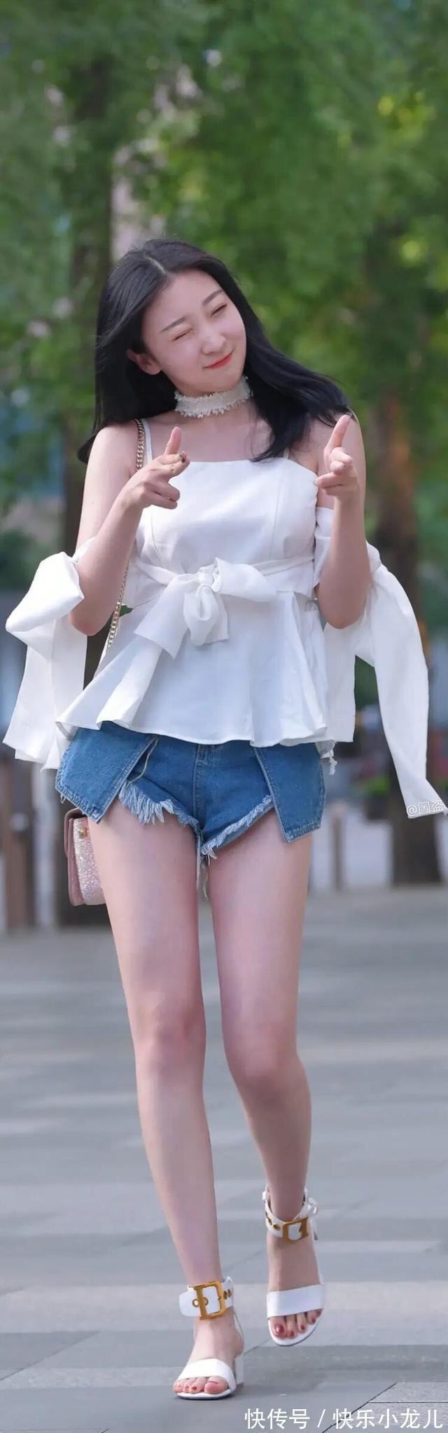 减龄 简单方便的打底裤穿出女神气质,穿出雅致的高级感,俏皮减龄